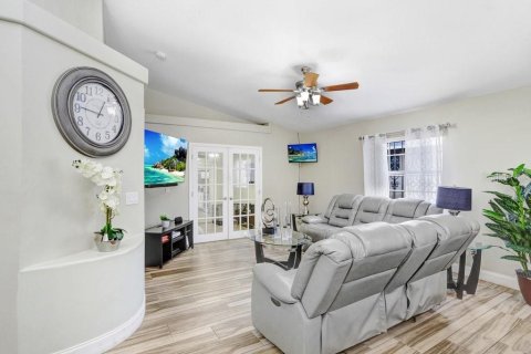 Villa ou maison à vendre à Tampa, Floride: 4 chambres, 261.98 m2 № 1899857 - photo 12