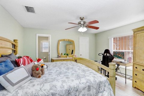 Villa ou maison à vendre à Tampa, Floride: 4 chambres, 261.98 m2 № 1899857 - photo 15