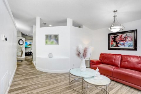 Villa ou maison à vendre à Tampa, Floride: 4 chambres, 261.98 m2 № 1899857 - photo 5