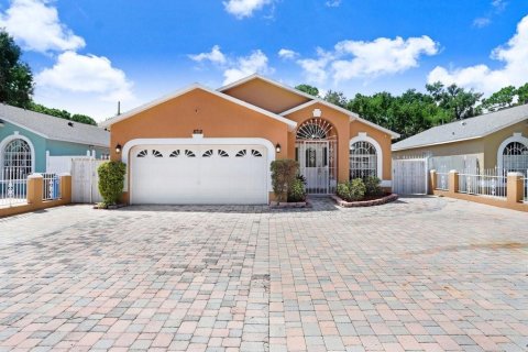 Villa ou maison à vendre à Tampa, Floride: 4 chambres, 261.98 m2 № 1899857 - photo 1