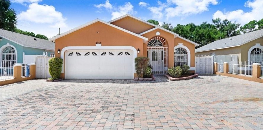 Villa ou maison à Tampa, Floride 4 chambres, 261.98 m2 № 1899857