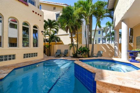 Casa en venta en Saint Pete Beach, Florida, 5 dormitorios, 564.01 m2 № 1900106 - foto 15