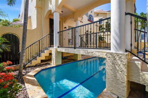 Casa en venta en Saint Pete Beach, Florida, 5 dormitorios, 564.01 m2 № 1900106 - foto 10