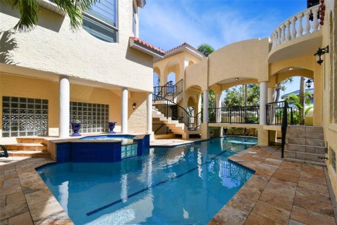 Casa en venta en Saint Pete Beach, Florida, 5 dormitorios, 564.01 m2 № 1900106 - foto 13