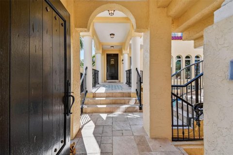 House in Saint Pete Beach, Florida 5 bedrooms, 564.01 sq.m. № 1900106 - photo 8