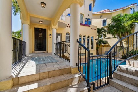 House in Saint Pete Beach, Florida 5 bedrooms, 564.01 sq.m. № 1900106 - photo 9