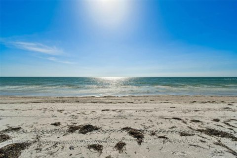 House in Saint Pete Beach, Florida 5 bedrooms, 564.01 sq.m. № 1900106 - photo 3