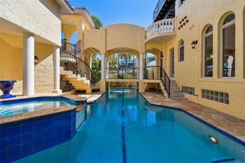 Casa en venta en Saint Pete Beach, Florida, 5 dormitorios, 564.01 m2 № 1900106 - foto 16