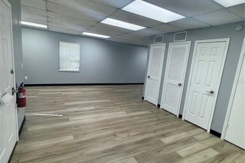 Commercial property in Jacksonville, Florida № 2205806 - photo 7