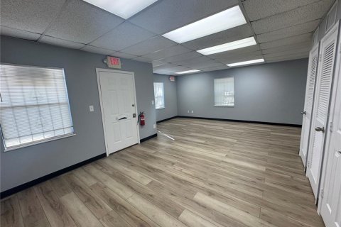 Commercial property in Jacksonville, Florida № 2205806 - photo 6