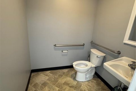Commercial property in Jacksonville, Florida № 2205806 - photo 11