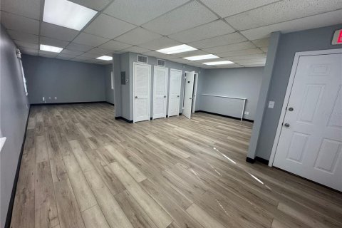 Commercial property in Jacksonville, Florida № 2205806 - photo 3