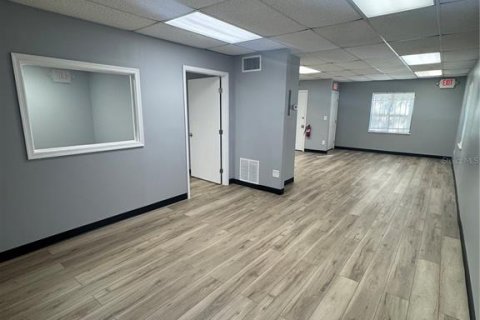 Commercial property in Jacksonville, Florida № 2205806 - photo 10