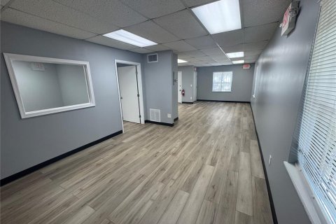 Commercial property in Jacksonville, Florida № 2205806 - photo 9