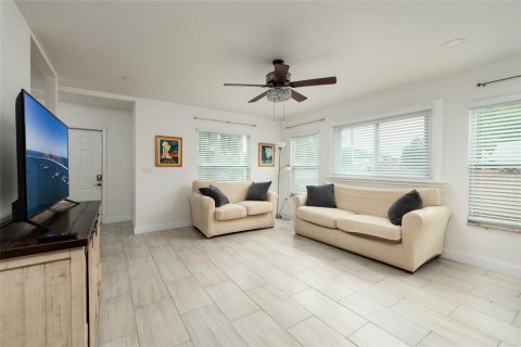 Casa en venta en Saint Petersburg, Florida, 3 dormitorios, 111.3 m2 № 2167330 - foto 5