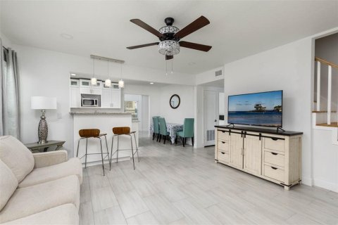Casa en venta en Saint Petersburg, Florida, 3 dormitorios, 111.3 m2 № 2167330 - foto 7