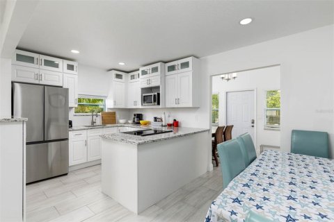 Casa en venta en Saint Petersburg, Florida, 3 dormitorios, 111.3 m2 № 2167330 - foto 9