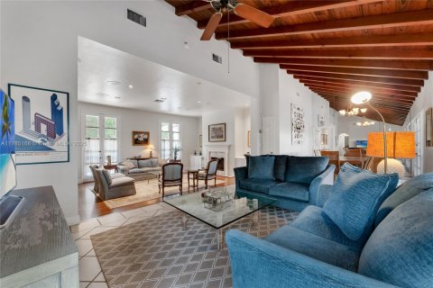 House in Coral Gables, Florida 3 bedrooms, 214.98 sq.m. № 1746244 - photo 4