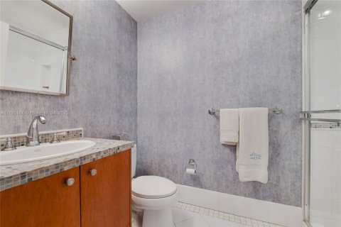 House in Coral Gables, Florida 3 bedrooms, 214.98 sq.m. № 1746244 - photo 12