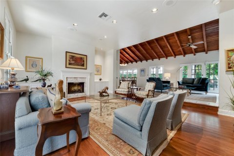 House in Coral Gables, Florida 3 bedrooms, 214.98 sq.m. № 1746244 - photo 2