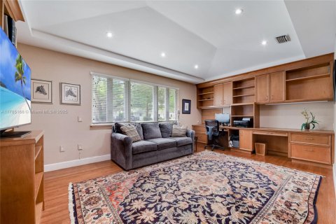 House in Coral Gables, Florida 3 bedrooms, 214.98 sq.m. № 1746244 - photo 11