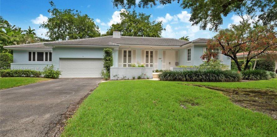 House in Coral Gables, Florida 3 bedrooms, 214.98 sq.m. № 1746244