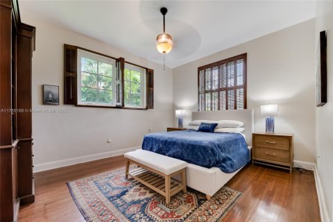 House in Coral Gables, Florida 3 bedrooms, 214.98 sq.m. № 1746244 - photo 10