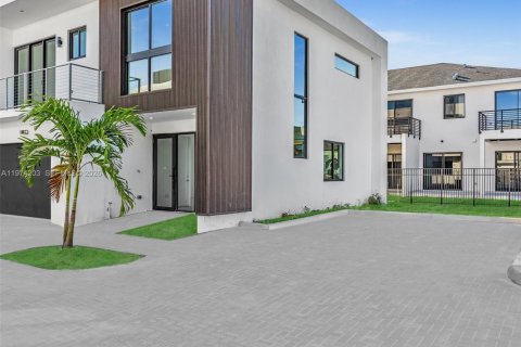 Touwnhouse à vendre à Dania Beach, Floride: 3 chambres, 189.52 m2 № 2036498 - photo 4