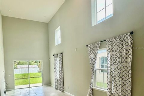 Townhouse in Brandon, Florida 3 bedrooms, 172.8 sq.m. № 2427631 - photo 6