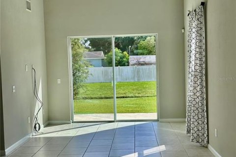 Townhouse in Brandon, Florida 3 bedrooms, 172.8 sq.m. № 2427631 - photo 9
