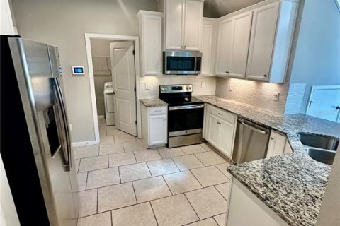 Townhouse in Brandon, Florida 3 bedrooms, 172.8 sq.m. № 2427631 - photo 2