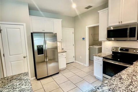 Townhouse in Brandon, Florida 3 bedrooms, 172.8 sq.m. № 2427631 - photo 5