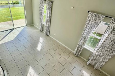 Townhouse in Brandon, Florida 3 bedrooms, 172.8 sq.m. № 2427631 - photo 8