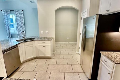 Townhouse in Brandon, Florida 3 bedrooms, 172.8 sq.m. № 2427631 - photo 3