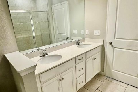 Townhouse in Brandon, Florida 3 bedrooms, 172.8 sq.m. № 2427631 - photo 16