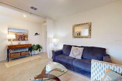 House in New Smyrna Beach, Florida 5 bedrooms, 248.42 sq.m. № 1688456 - photo 7