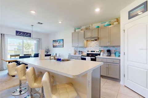 House in New Smyrna Beach, Florida 5 bedrooms, 248.42 sq.m. № 1688456 - photo 8