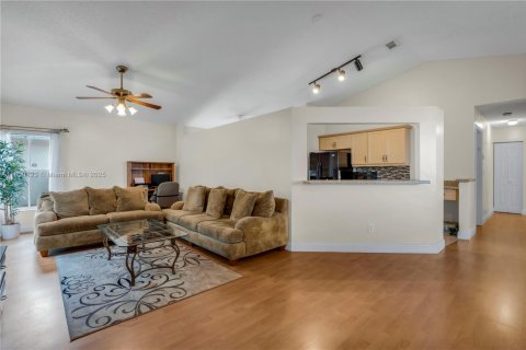 Villa ou maison à vendre à Pembroke Pines, Floride: 3 chambres, 137.5 m2 № 1896106 - photo 10