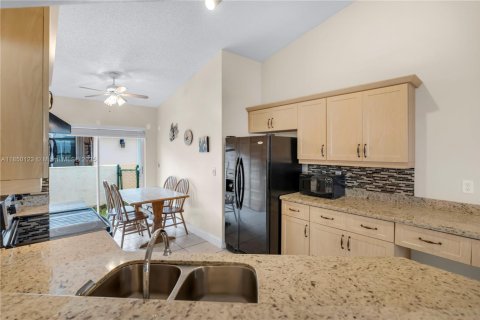 Villa ou maison à vendre à Pembroke Pines, Floride: 3 chambres, 137.5 m2 № 1896106 - photo 17