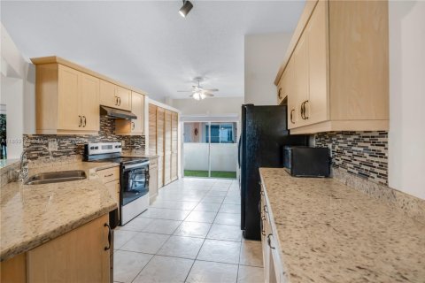 Villa ou maison à vendre à Pembroke Pines, Floride: 3 chambres, 137.5 m2 № 1896106 - photo 15
