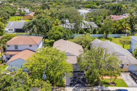 Villa ou maison à vendre à Pembroke Pines, Floride: 3 chambres, 137.5 m2 № 1896106 - photo 3