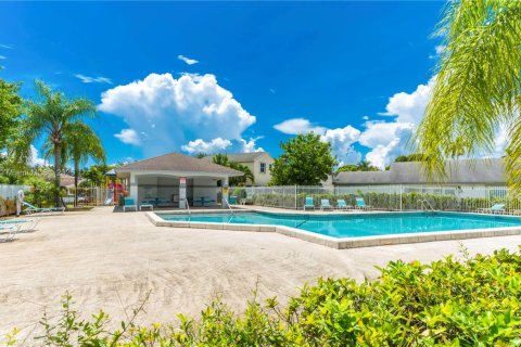 Villa ou maison à vendre à Pembroke Pines, Floride: 3 chambres, 137.5 m2 № 1896106 - photo 2
