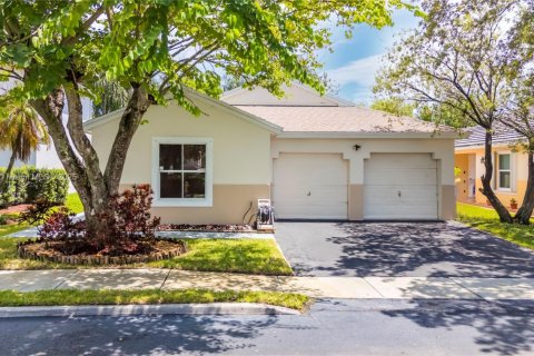 Villa ou maison à vendre à Pembroke Pines, Floride: 3 chambres, 137.5 m2 № 1896106 - photo 1