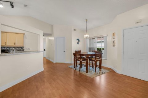 Villa ou maison à vendre à Pembroke Pines, Floride: 3 chambres, 137.5 m2 № 1896106 - photo 13