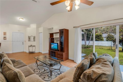 Villa ou maison à vendre à Pembroke Pines, Floride: 3 chambres, 137.5 m2 № 1896106 - photo 9