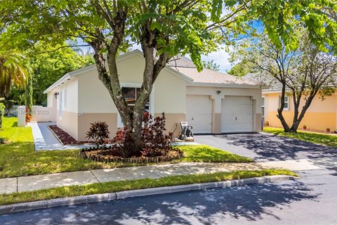 Villa ou maison à vendre à Pembroke Pines, Floride: 3 chambres, 137.5 m2 № 1896106 - photo 30