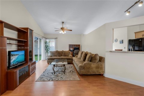 Villa ou maison à vendre à Pembroke Pines, Floride: 3 chambres, 137.5 m2 № 1896106 - photo 12