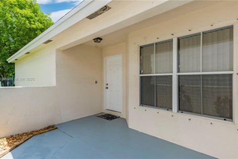 Villa ou maison à vendre à Pembroke Pines, Floride: 3 chambres, 137.5 m2 № 1896106 - photo 27