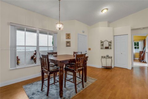 Villa ou maison à vendre à Pembroke Pines, Floride: 3 chambres, 137.5 m2 № 1896106 - photo 8