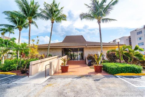 Condo in Hialeah, Florida, 1 bedroom  № 2023073
